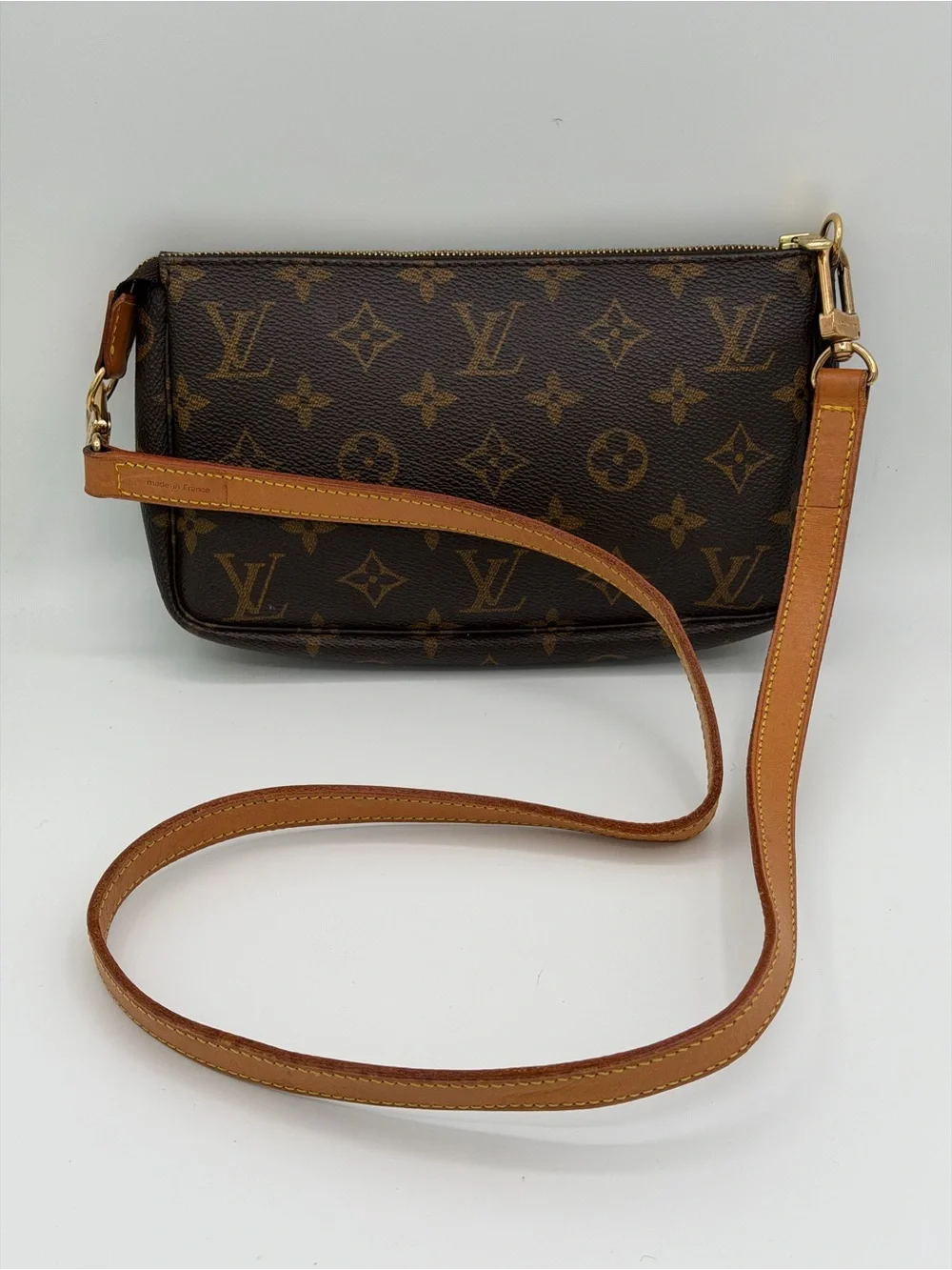 Louis Vuitton Monogram pochette GM with Louis Vuitton strap 😍